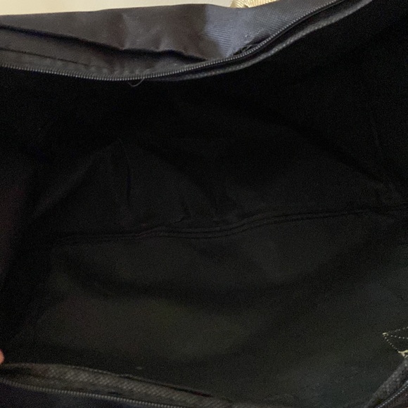 Huge over night duffel bag - Picture 3 of 7